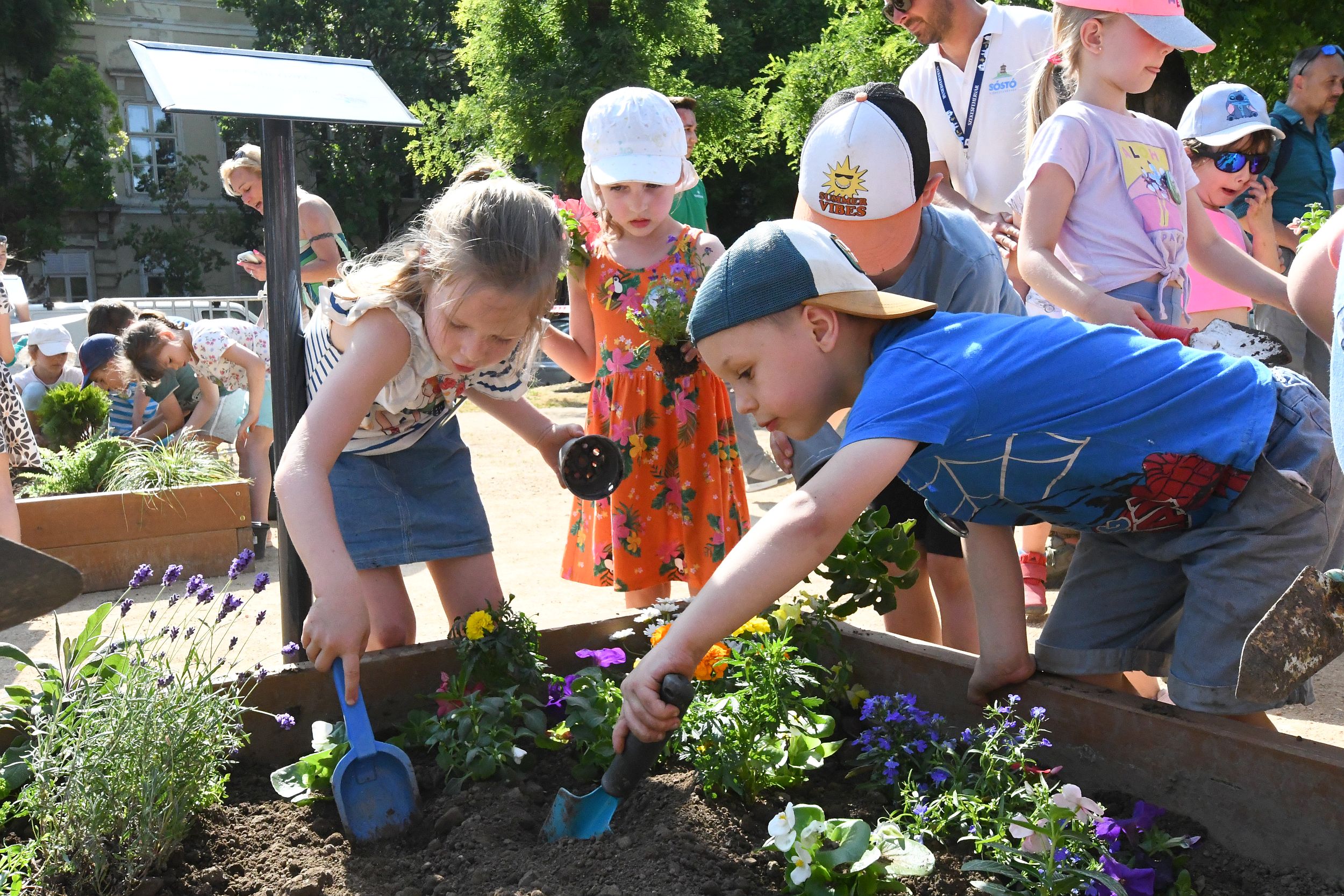 Apró csodák a Zichy ligetben – május 15-én lesz a Mesés Kiskertek kertépítő verseny